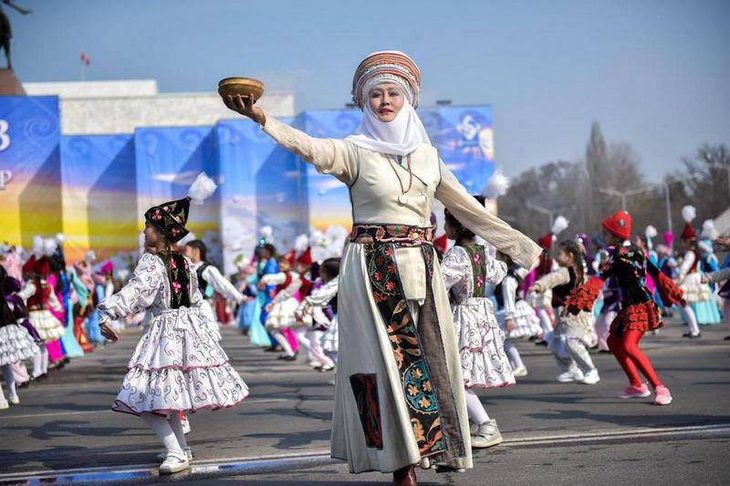 Тулпар Нооруз майрамы менен куттуктайт